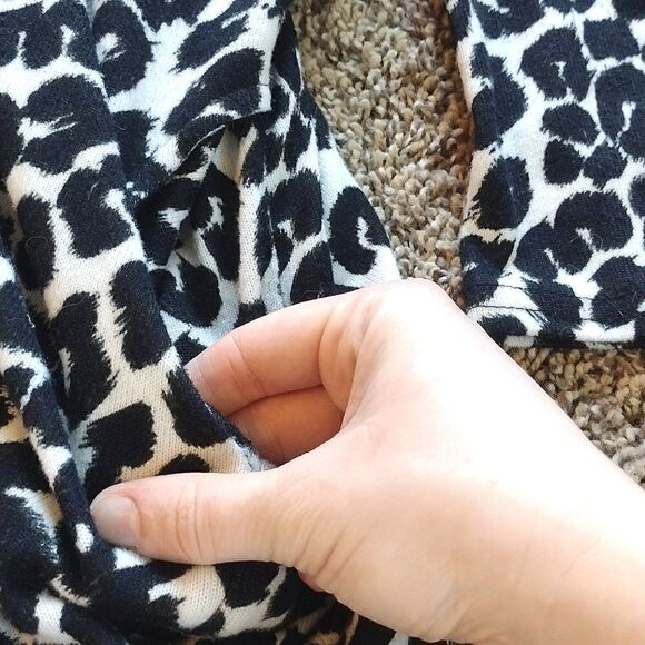 Ya Los Angeles Women's Size Large Leopard Print Long Sleeve Blouse Shirt, Top - Picture 12 of 14